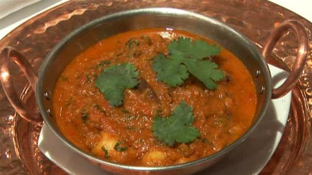 how-to-make-prawn-curry.WidePlayer