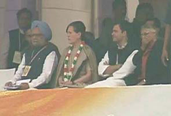 PM_Sonia_Rahul_at_Congress_rally_295x200