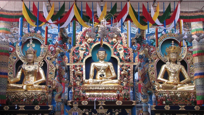 Budha_Statue_at_Golden_Temple_at_Bailakuppam_Coorg