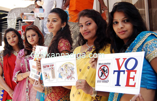 election-fashion-show-1