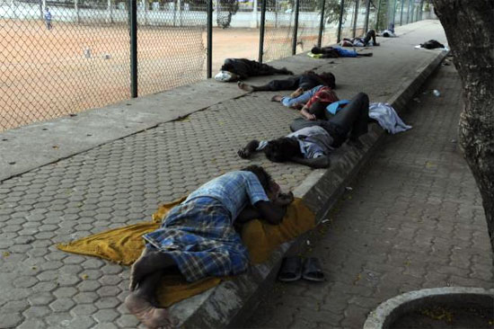 people-sleeping-on-putpath