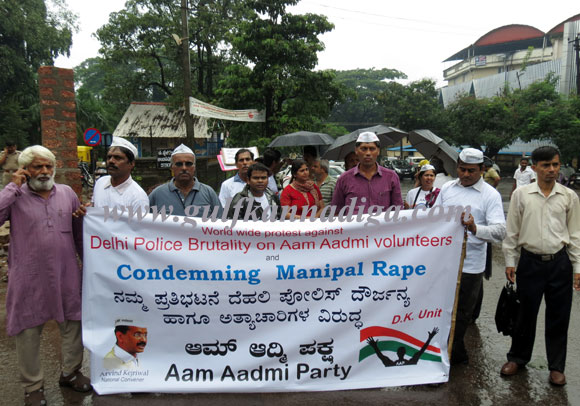 Amadmi_Party_protest_1