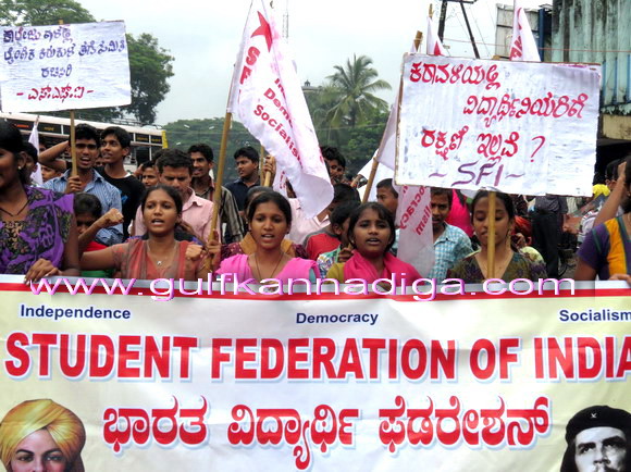 StudentRap_Sfi_protest_2