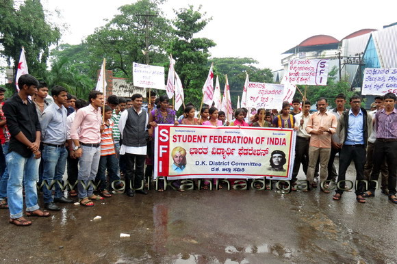 StudentRap_Sfi_protest_8