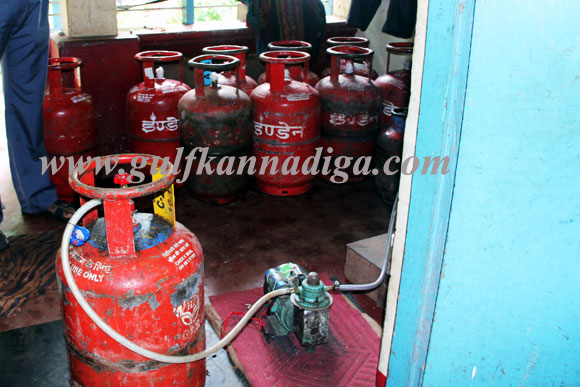 Illegal_refilling_gas_5