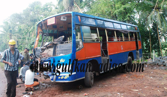 Bus_truck_collision_2