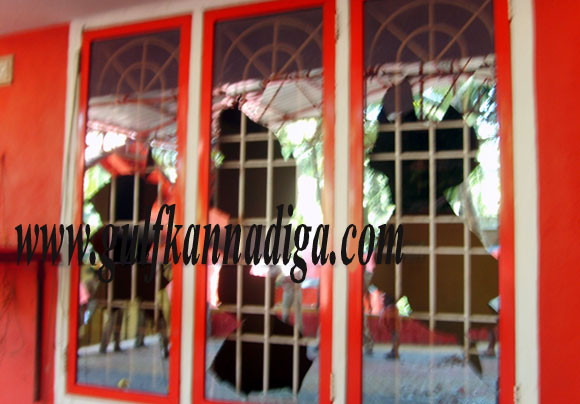 Group_attacks_Ashram_3