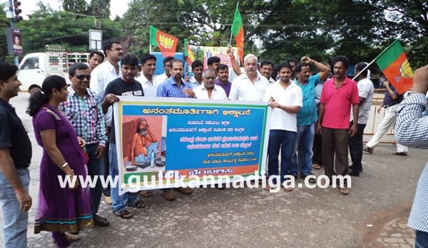 Kundapura-bjp-protest-sept-22-2013-017