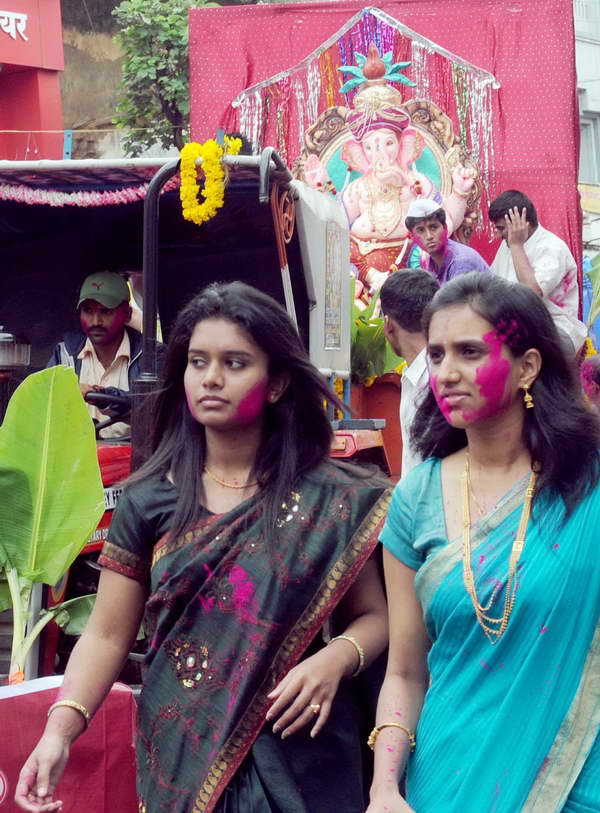 People celebrate Ganesha chaturthi  in Belgaum on Monday-KPN