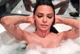 Sherlyn-Chopra-Hot-Bath
