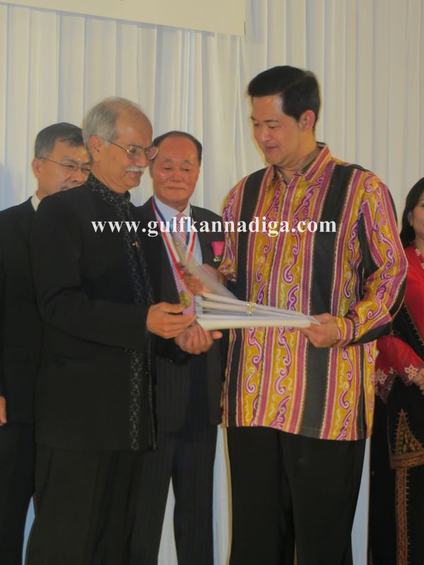 Lifetime Asian Humanitarian Couple Award -2013-008