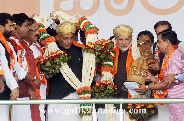 Modi in bang-Nov 17-2013015
