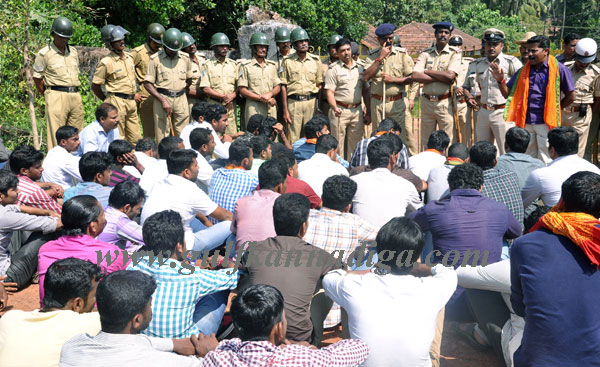 neermarga_clash_protest2