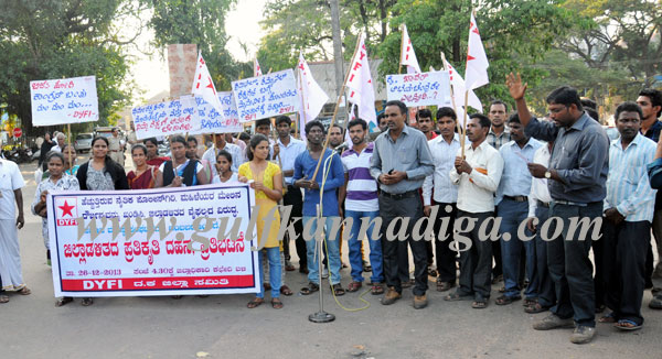 Blufilmcase_Dyfi_Protest_6