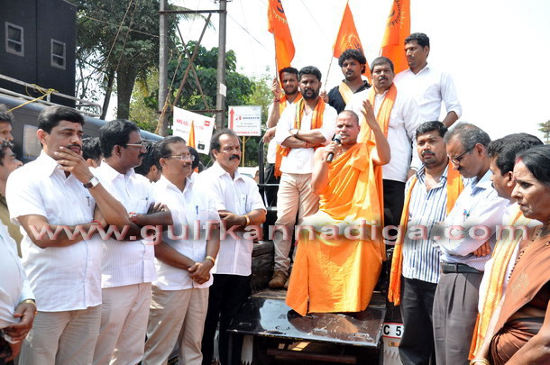 Kuttar_Swamiji_Protest_1