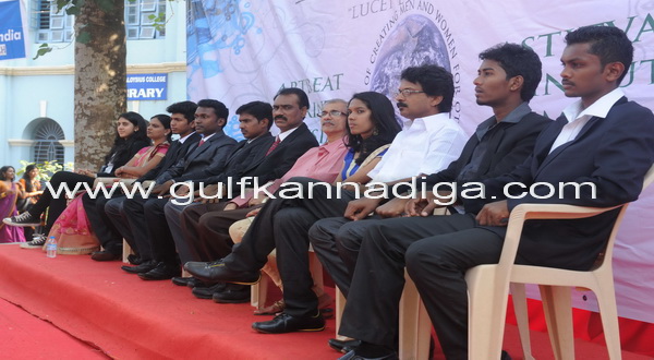 Aloysius_college_pic_10