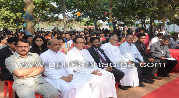 Aloysius_college_pic_14