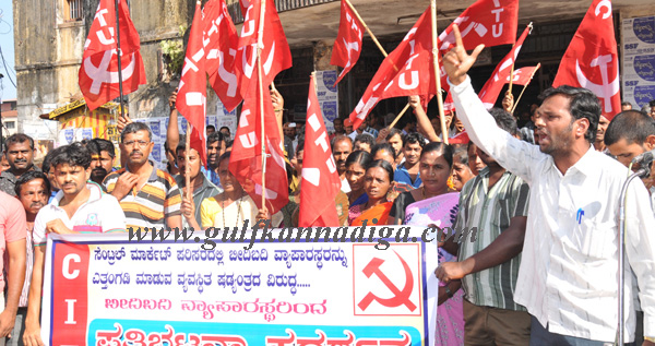 Citu_protest_market_2