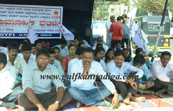 DYFI_protest_pics_1