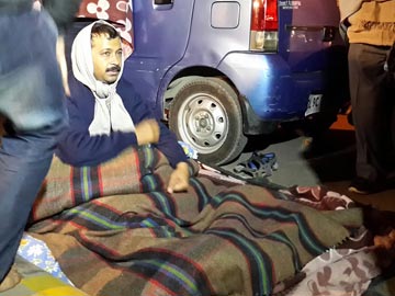 arvind-kejriwal-overnight-protest-360