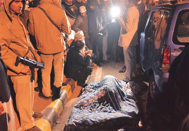 kejriwalsleeps in street