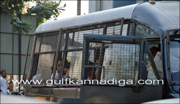 Ullala_Curfew_clamped_41