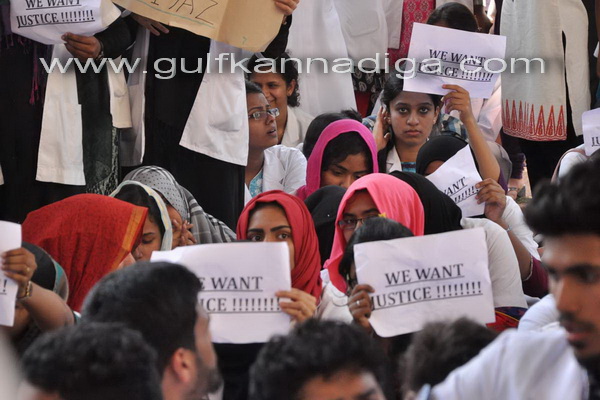 Yenapoya_protest_pic_3
