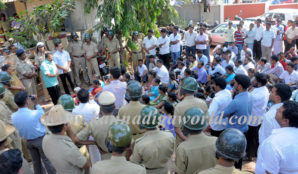 Bantwal_Police_Suronded_2