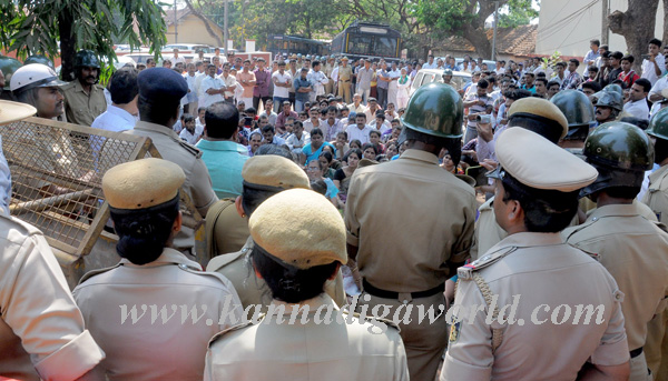 Bantwal_Police_Suronded_3