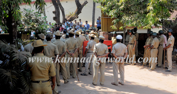Bantwal_Police_Suronded_4