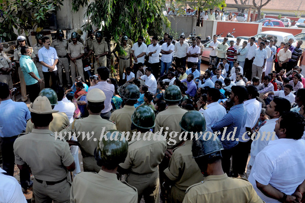 Bantwal_Police_Suronded_6