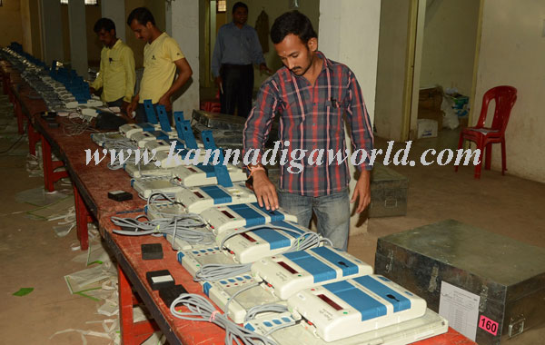 Inspect_Voting_Machines_3