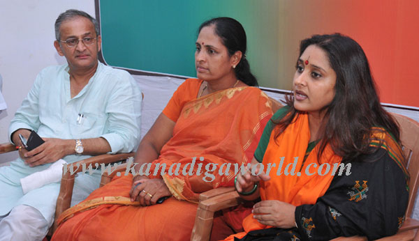 Malavika_Press_meet_2