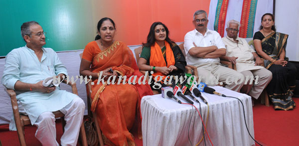 Malavika_Press_meet_5