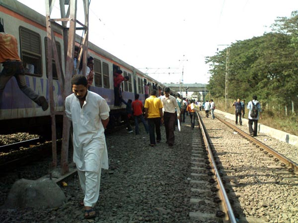 Gujarati Couple Train Accident at kandiwali malad