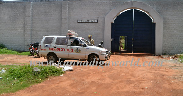 Jail_attach_police_2