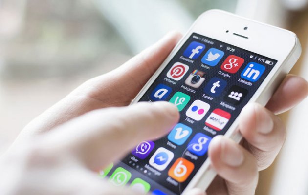 social_icons_6_on_mobile_smartphone_0