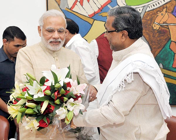 A delegation led by Chief Minister Siddaramaiah called on Prime Minister Narendra Modi to submit a memorandum on Mekedatu project and Language Police in New Delhi on Thursday. -KPN ### CM in New Delhi