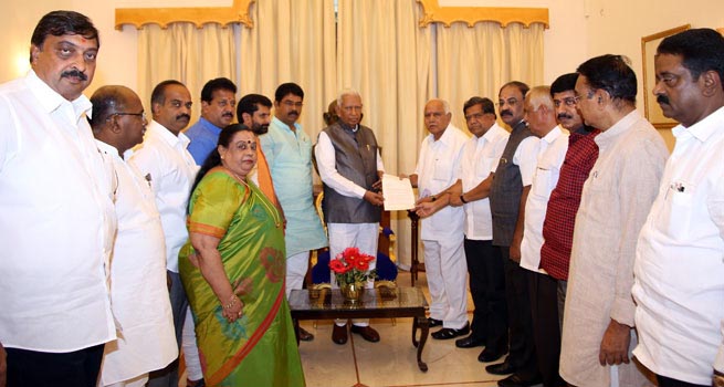 SRI.B.S. YEDIYURAPPA ,BJP PRESIDENT,KARNATAKA & 28 MEMBERS MEETS. Shri Vajubhai Vala, Governor of Karnataka at Rajbhavan Bengaluru.