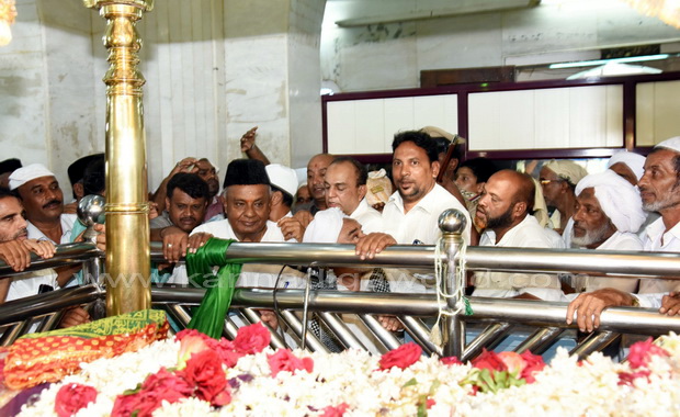 dgowda_katil_darga_12