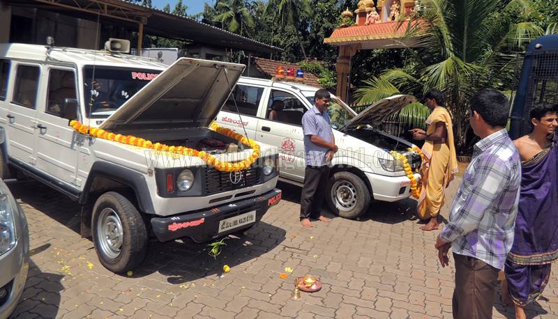 kundapura_aayudha-pooje_police-station-1