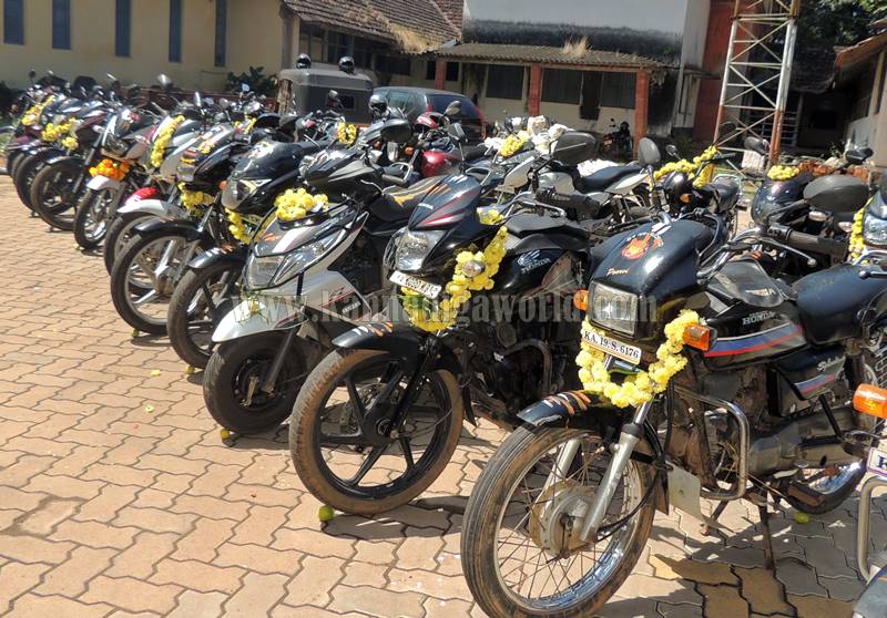 kundapura_aayudha-pooje_police-station-11