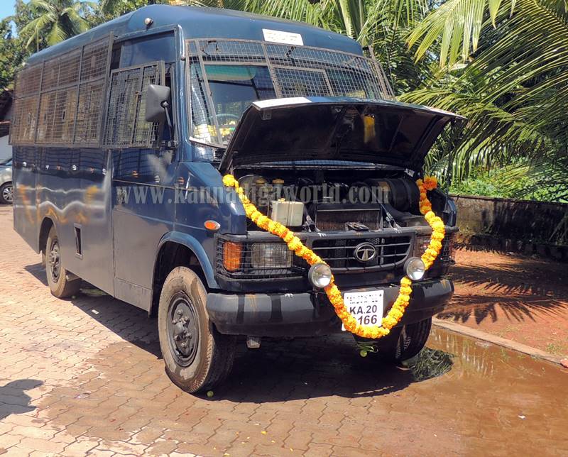 kundapura_aayudha-pooje_police-station-13