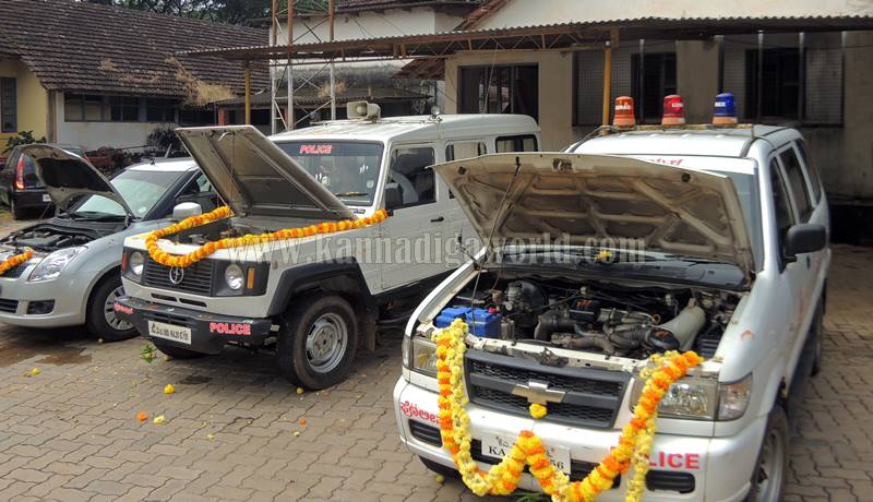 kundapura_aayudha-pooje_police-station-2