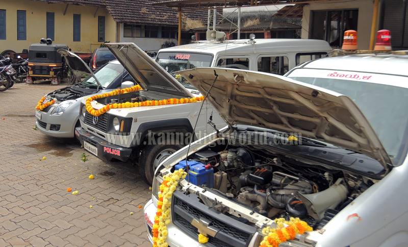 kundapura_aayudha-pooje_police-station-3