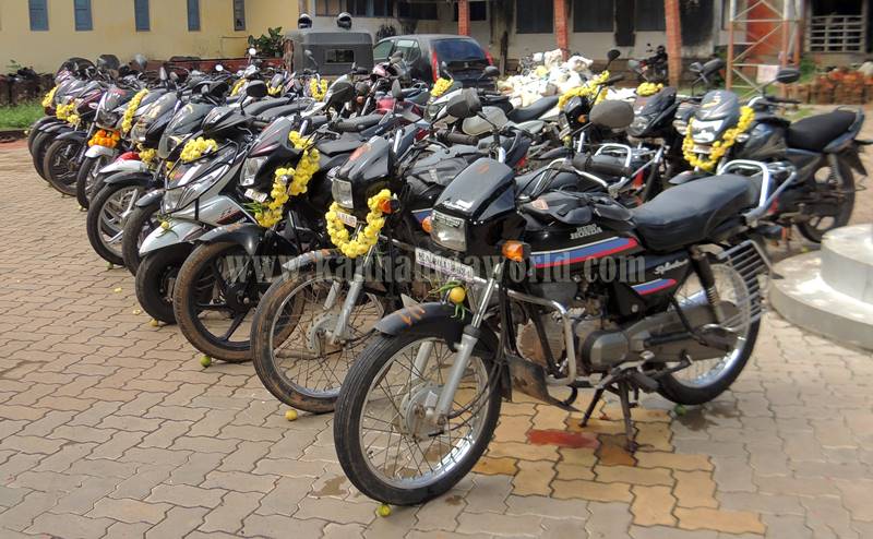 kundapura_aayudha-pooje_police-station-5