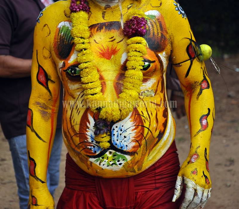 kundapura_hulivesha_kunitha-2016-16