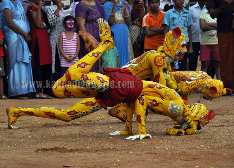 kundapura_hulivesha_kunitha-2016-24