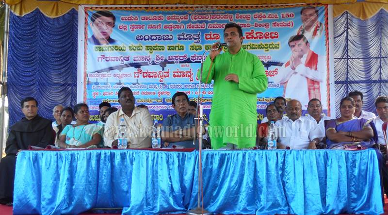 madhvaraj_inagurates_perampalli-bridge-1