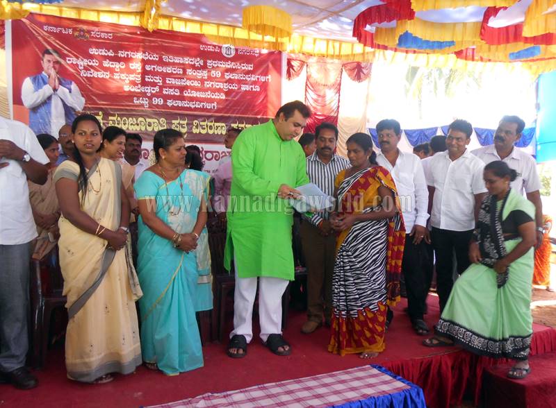 udupi_niveshana-hana_vitarane-3